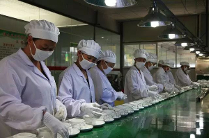 湖州藍鯨餐飲采購風淋室保障餐具潔凈衛(wèi)生